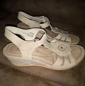 Cliffs by White Mountain